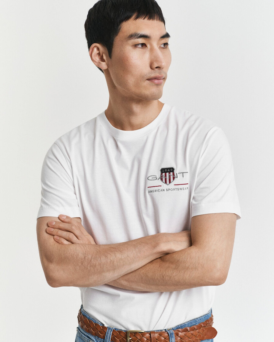 embroidered archive shield tshirt - white