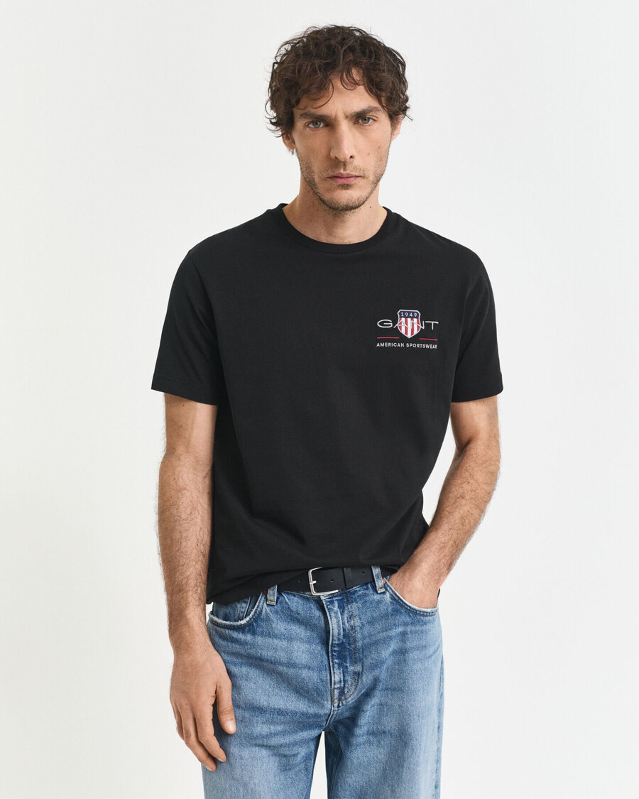 embroidered archive shield tshirt - black