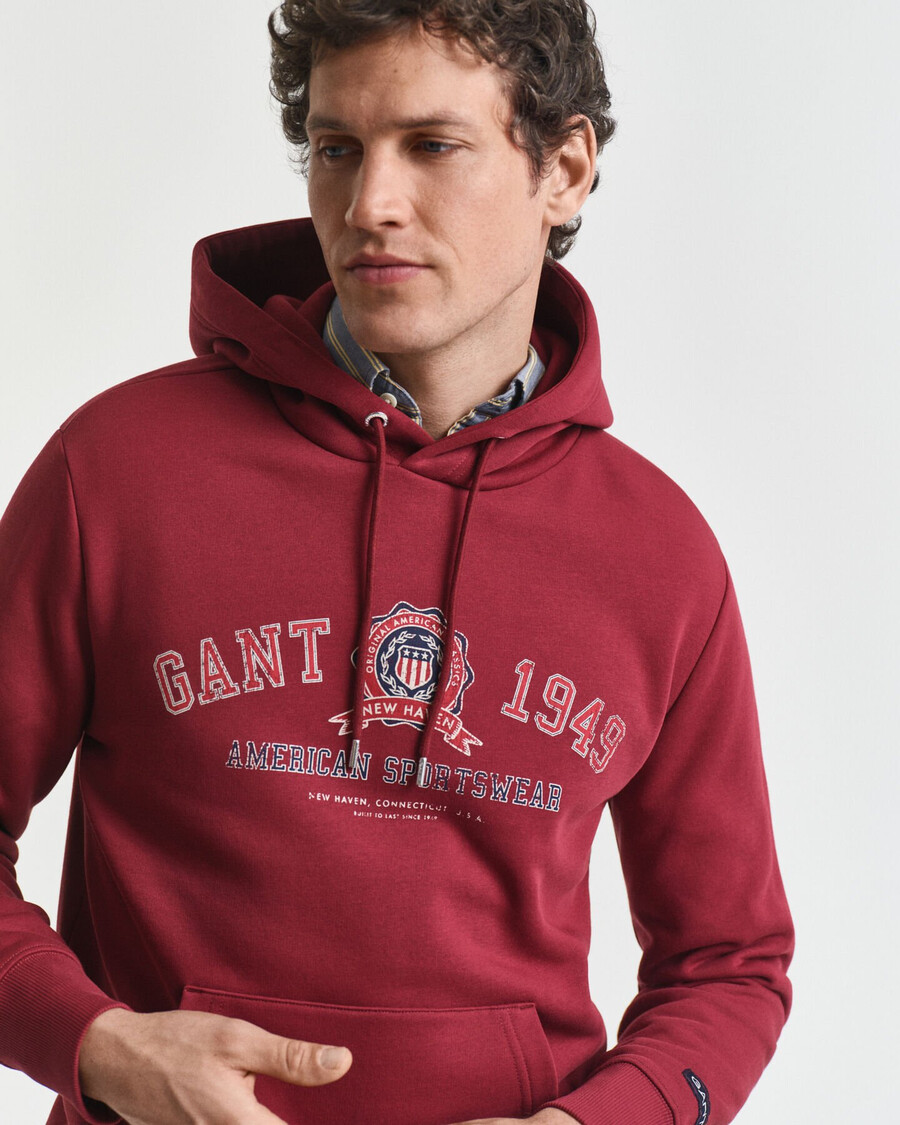 crest graphic hoodie - plumped red