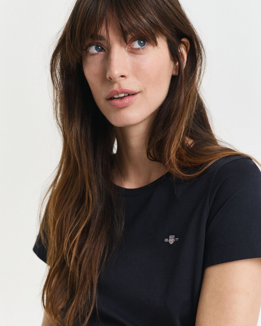 shield tshirt - black